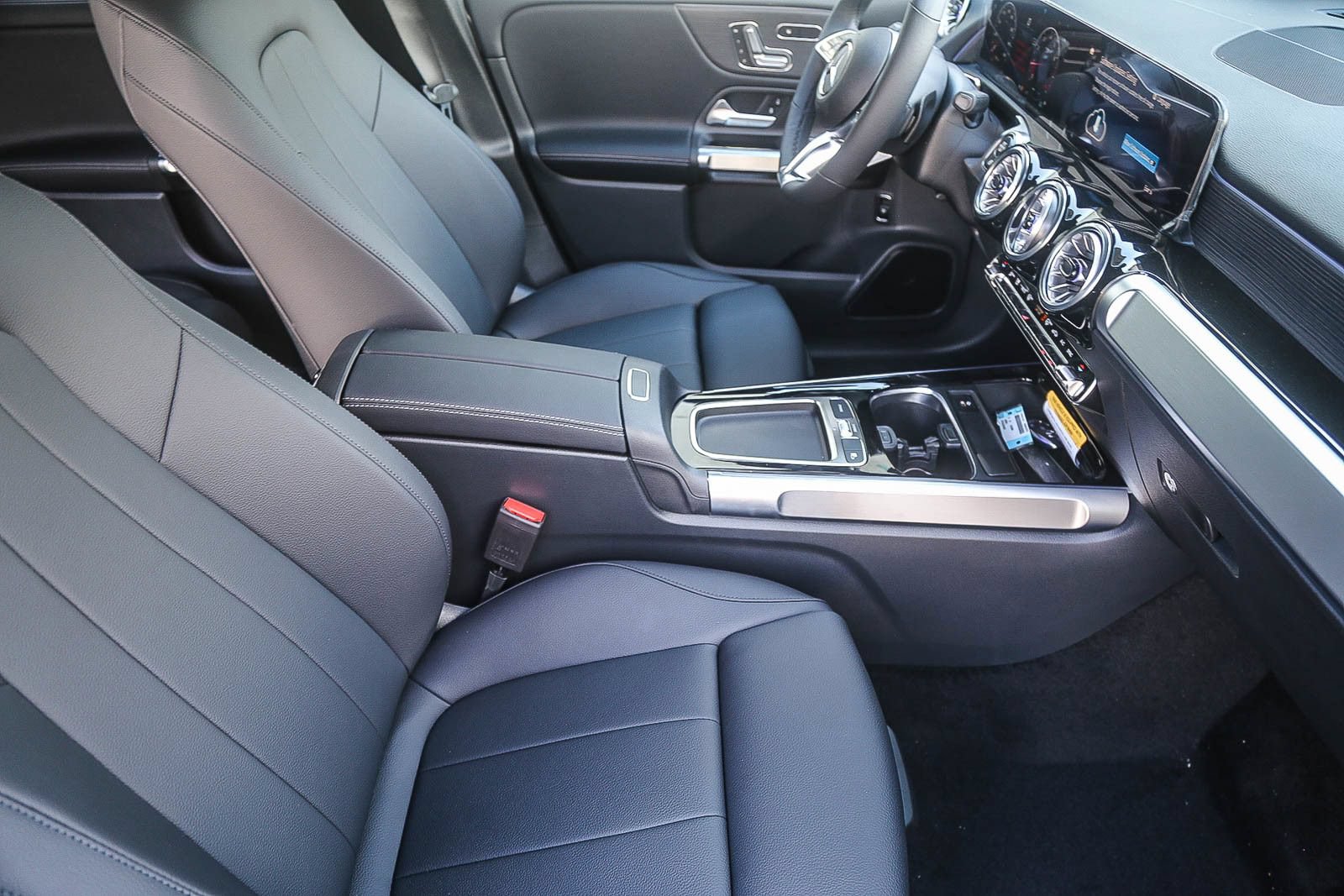 New 2026 Mercedes-Benz GLB 250 4MATIC image 15