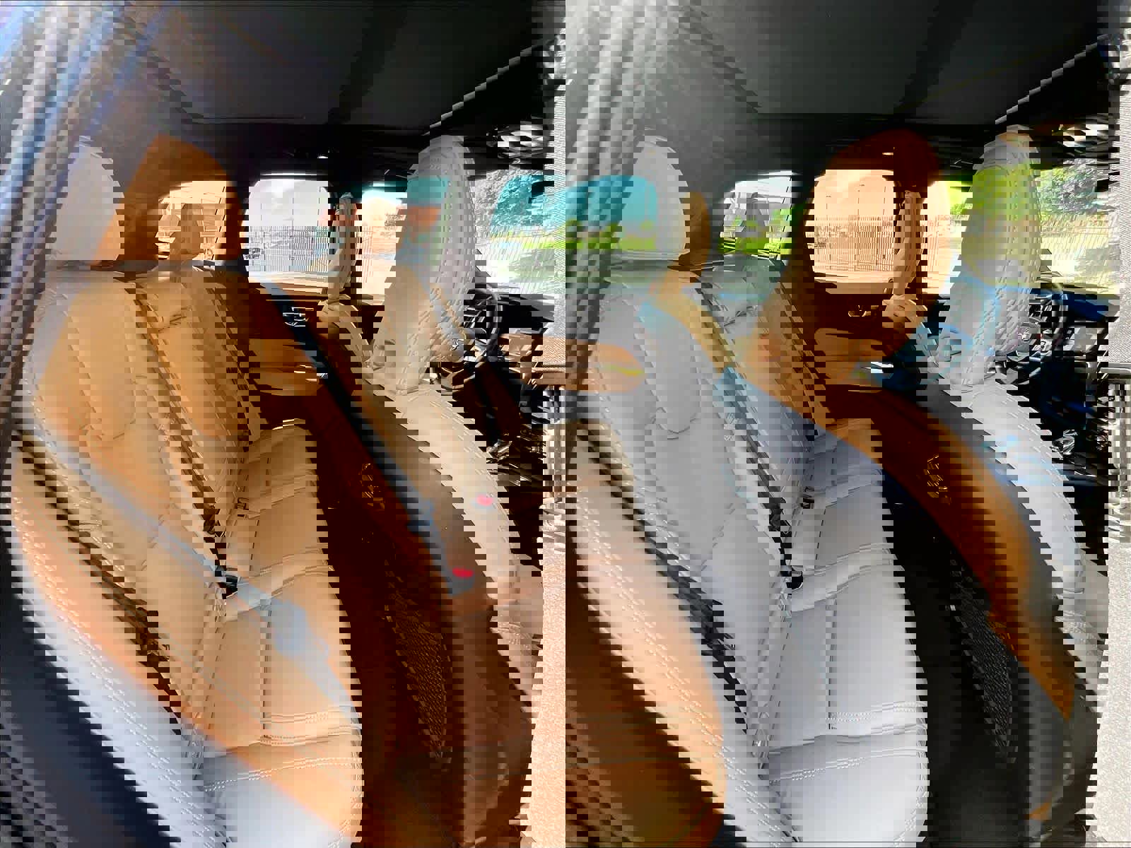 Used 2023 Volvo XC60 B5 Ultimate w/ Protection Package Premier image 30