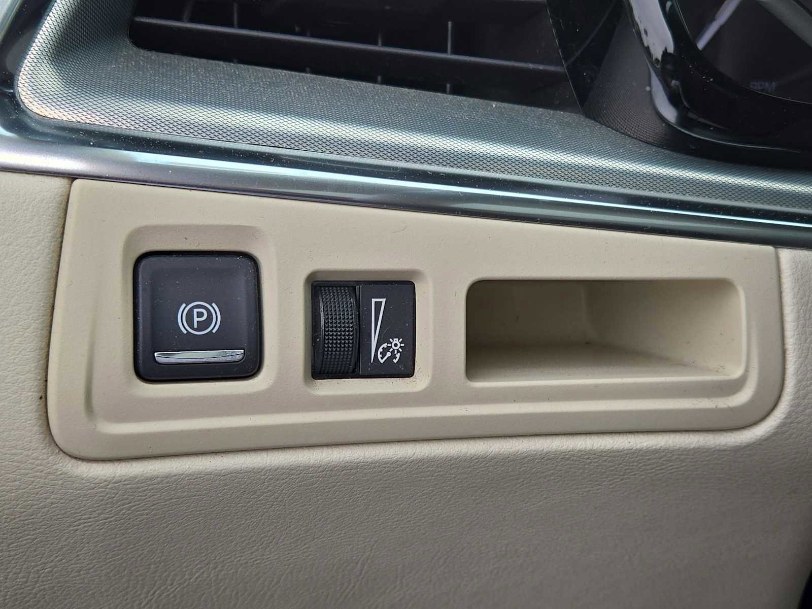 Used 2017 Cadillac XT5 Luxury w/ Driver Awareness Package image 21