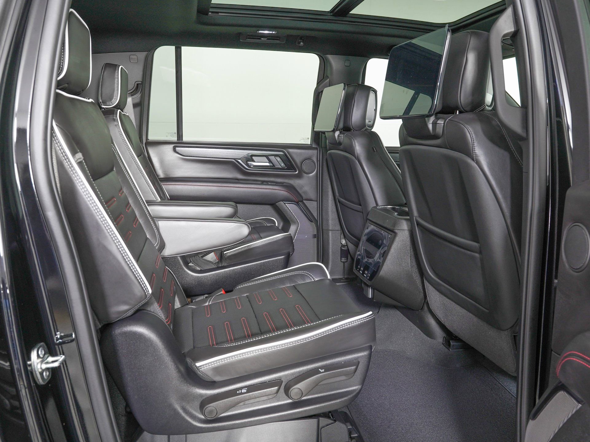 Used 2026 GMC Yukon XL AT4 Ultimate image 11