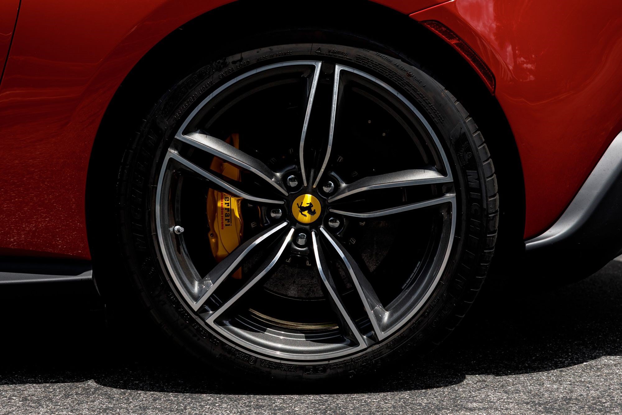 Used 2025 Ferrari Roma Spider RWD image 44
