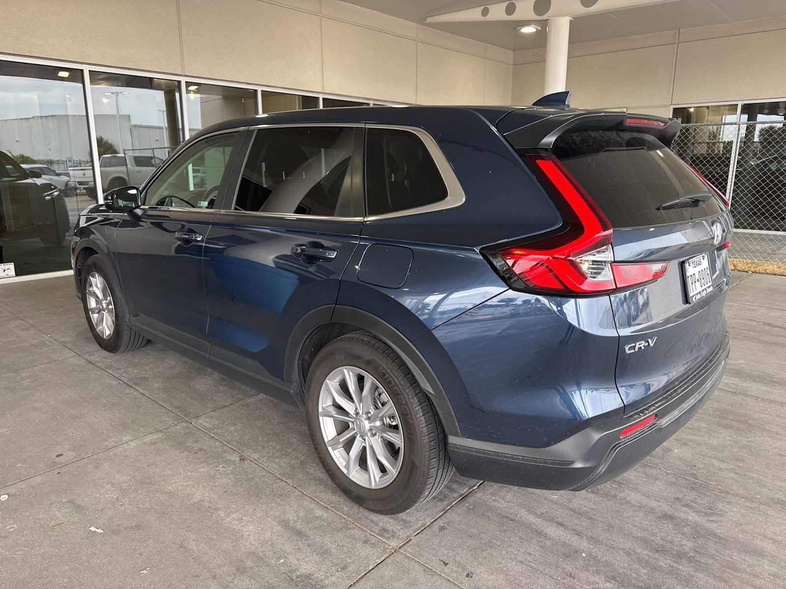 Used 2024 Honda CR-V EX image 2