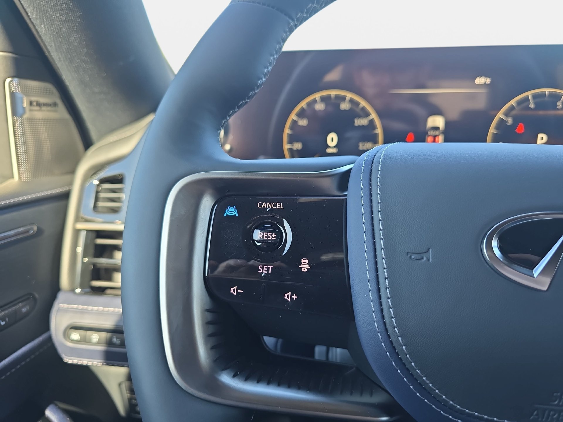 New 2026 INFINITI QX80 4WD image 17