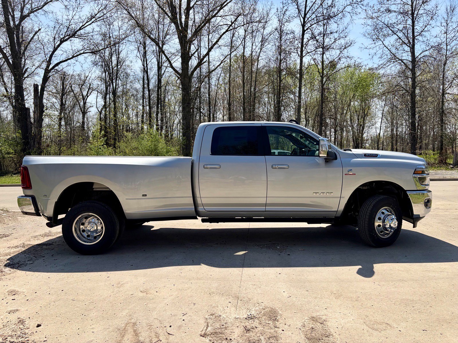New 2026 RAM 3500 Laramie AWD/4WD image 7