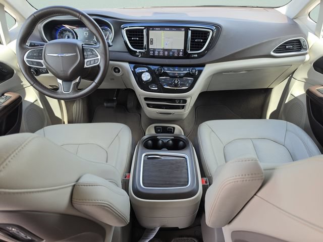 Used 2020 Chrysler Pacifica Touring-L Plus FWD image 19
