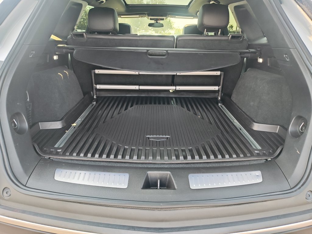 Used 2020 Cadillac XT5 Premium Luxury w/ LPO, Floor Liner Package AWD/4WD image 10