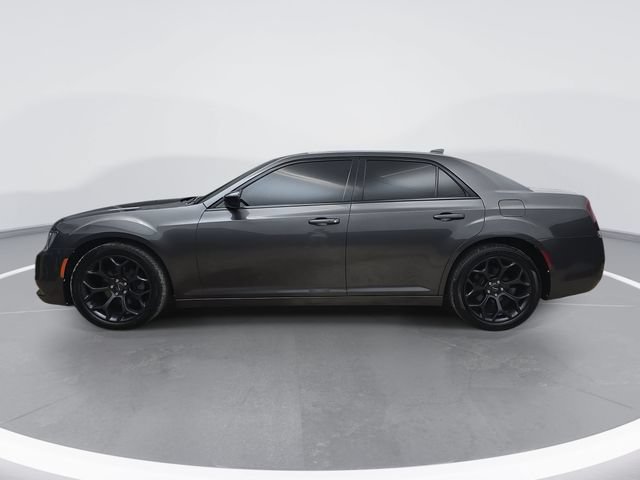 Used 2019 Chrysler 300 Touring w/ Sport Appearance Package RWD image 9