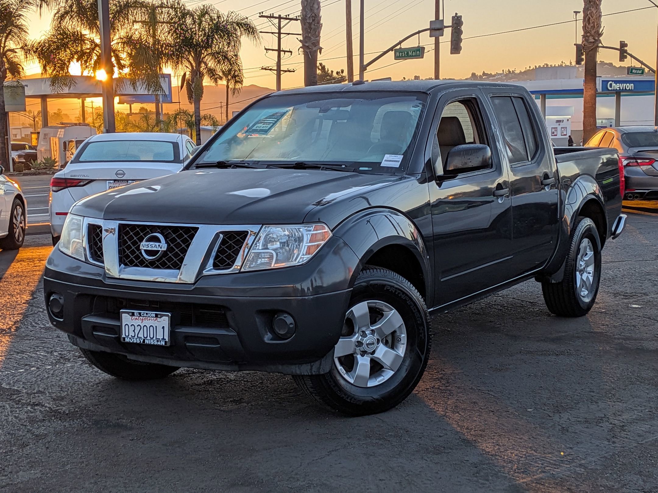 Used 2013 Nissan Frontier SV image 1