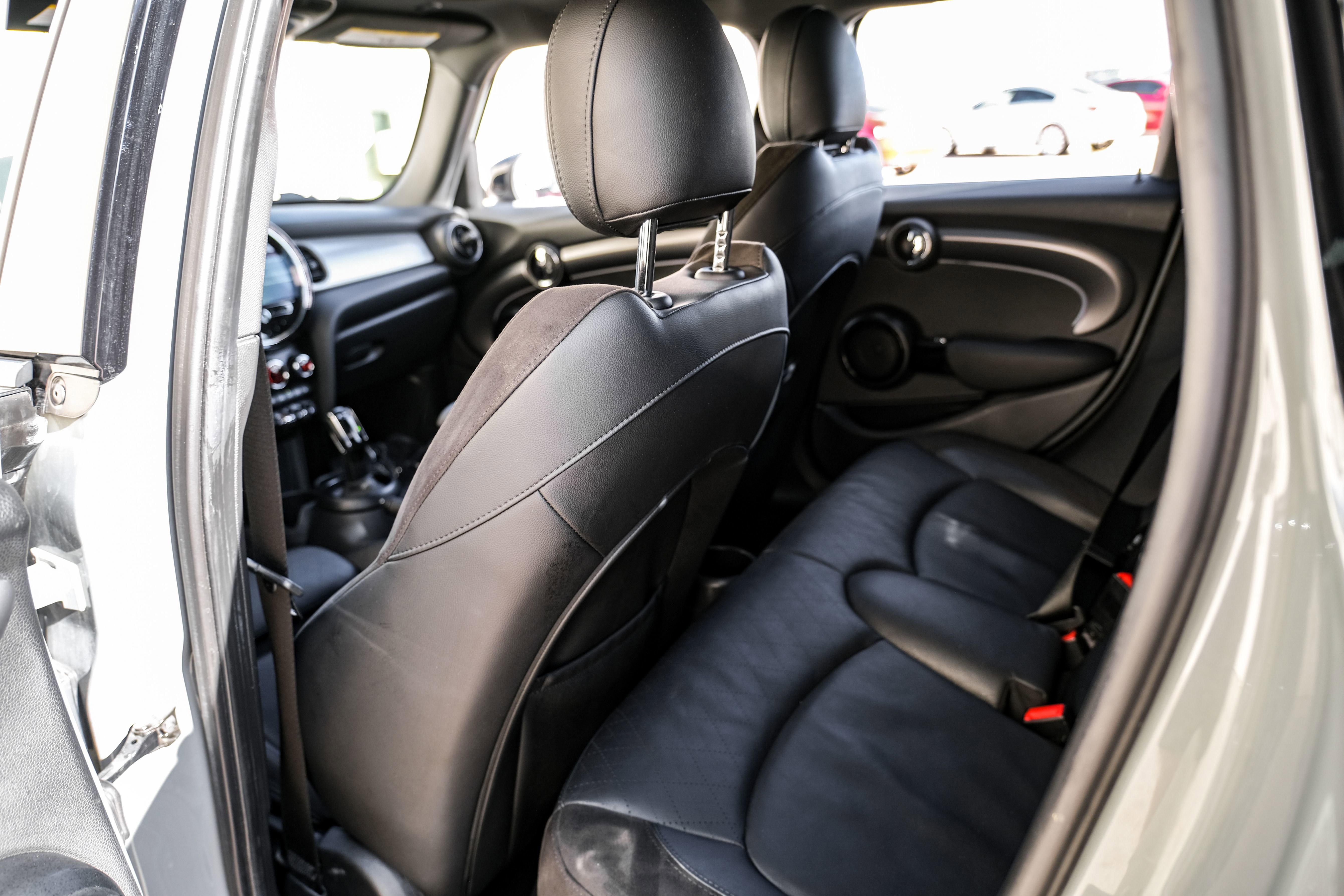 Used 2022 MINI Cooper 4-Door Hardtop w/ Signature Upholstery Package image 36