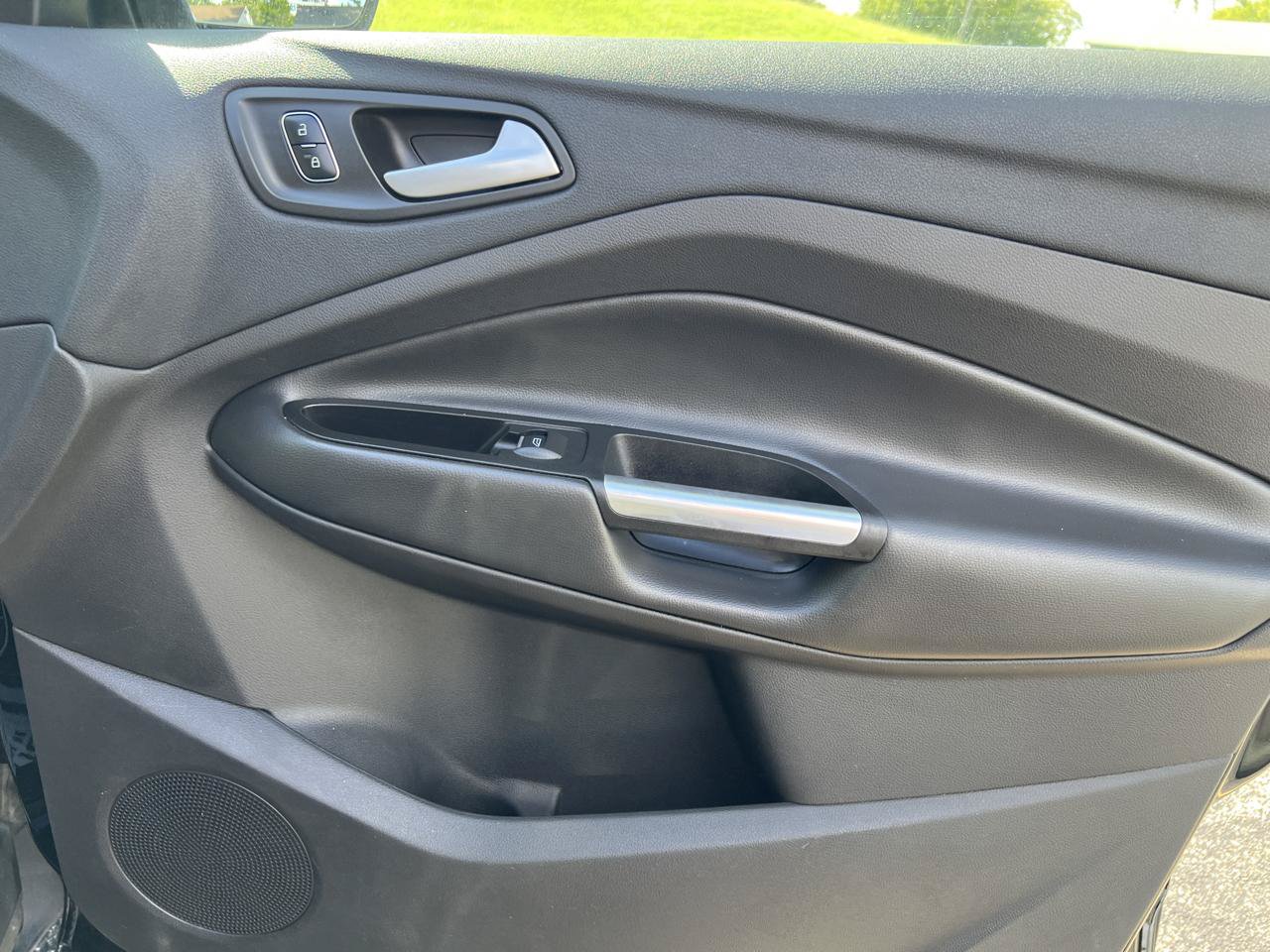 Used 2017 Ford Escape Titanium FWD image 30