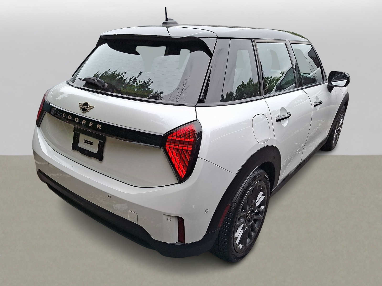 Certified 2026 MINI Cooper 4-Door Hardtop FWD image 4