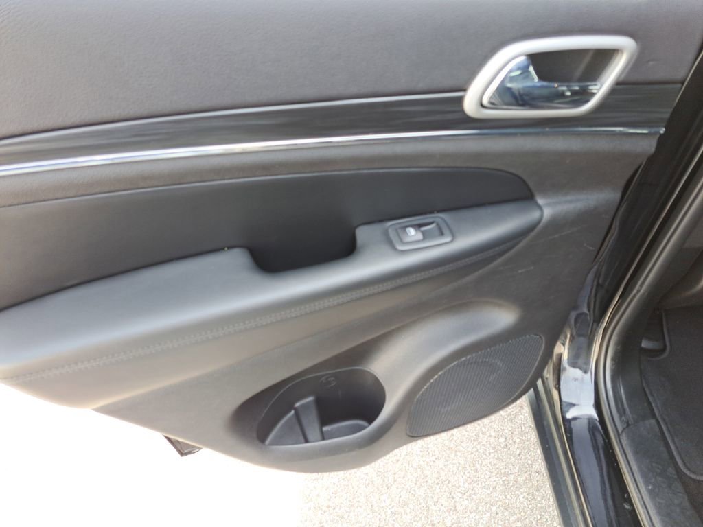 Used 2021 Jeep Grand Cherokee Limited image 18