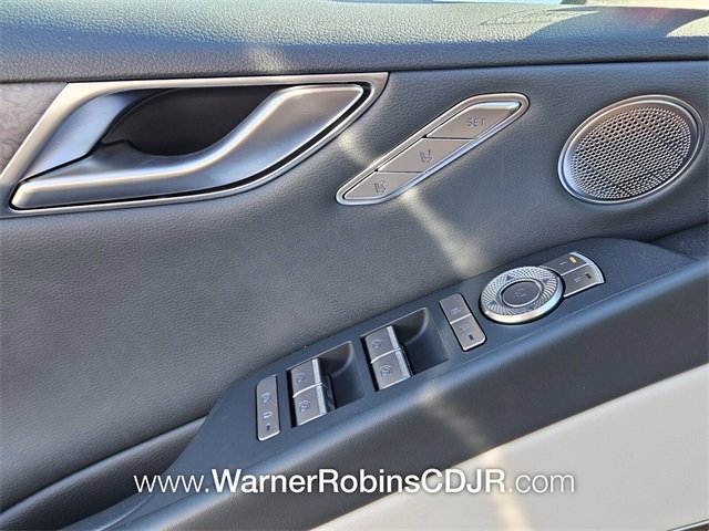 Used 2024 Genesis G80 image 31