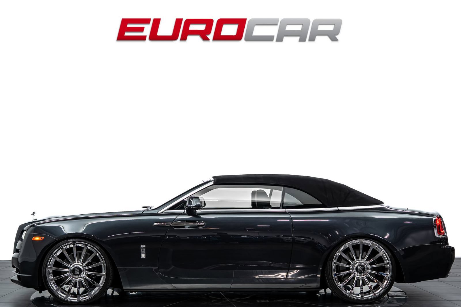 Used 2018 Rolls-Royce Dawn RWD image 3