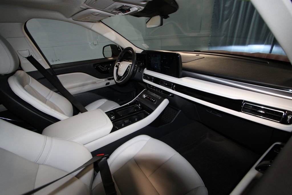 Used 2026 Lincoln Aviator AWD image 24