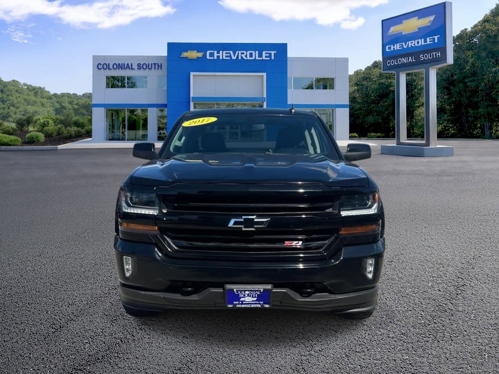 Used 2017 Chevrolet Silverado 1500 LT w/ Midnight Edition AWD/4WD image 9