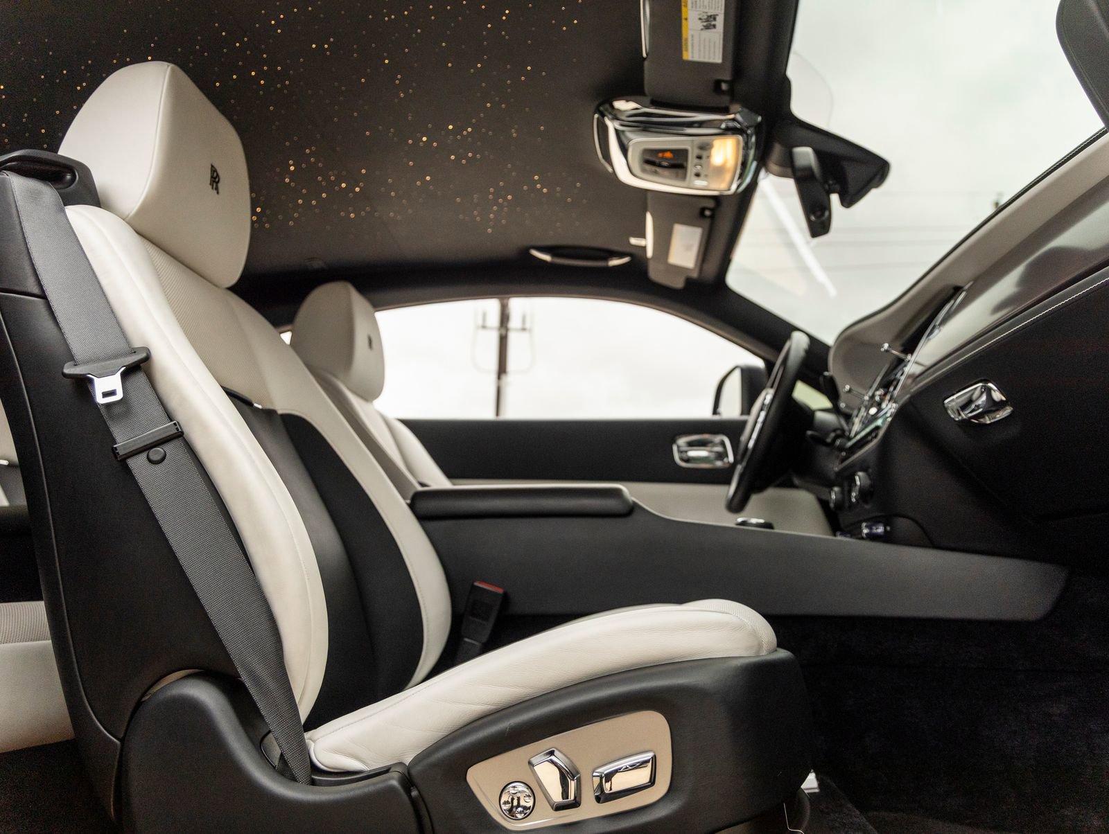 Used 2018 Rolls-Royce Wraith RWD image 47