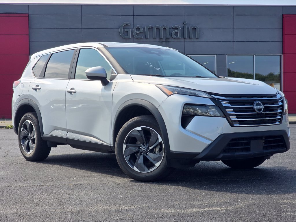 Used 2025 Nissan Rogue SV FWD image 2