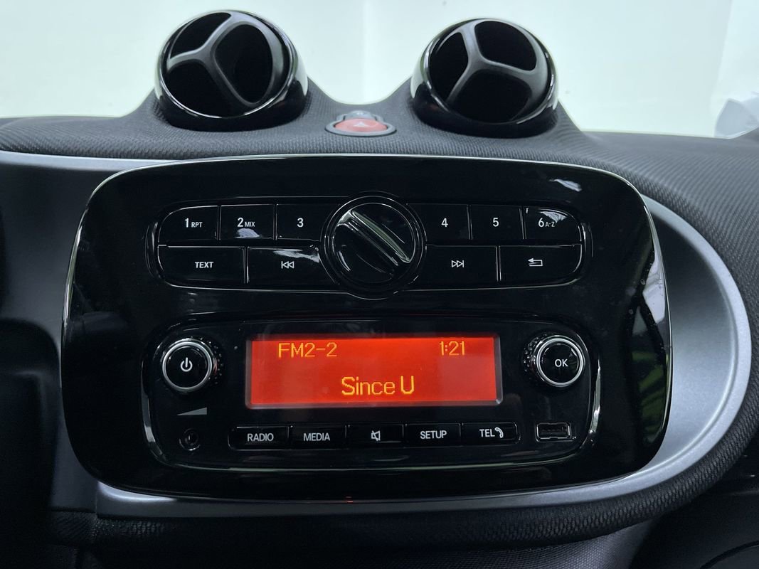 Used 2016 smart fortwo passion image 19