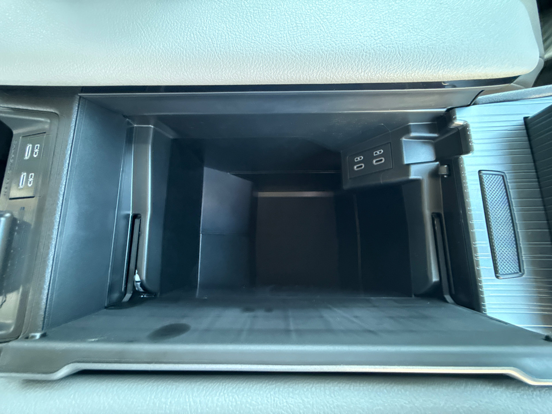 New 2026 Toyota Sienna XLE image 16