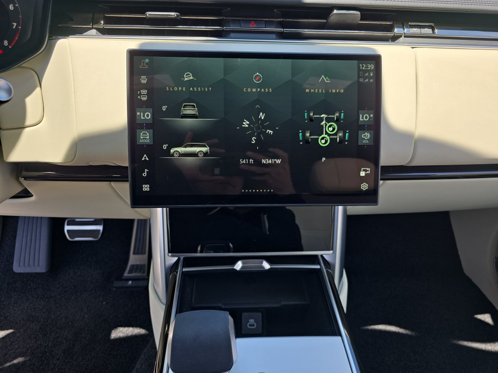 Used 2025 Land Rover Range Rover SE AWD/4WD image 21