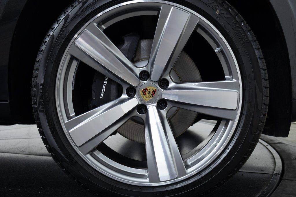 Certified 2025 Porsche Macan AWD/4WD image 22