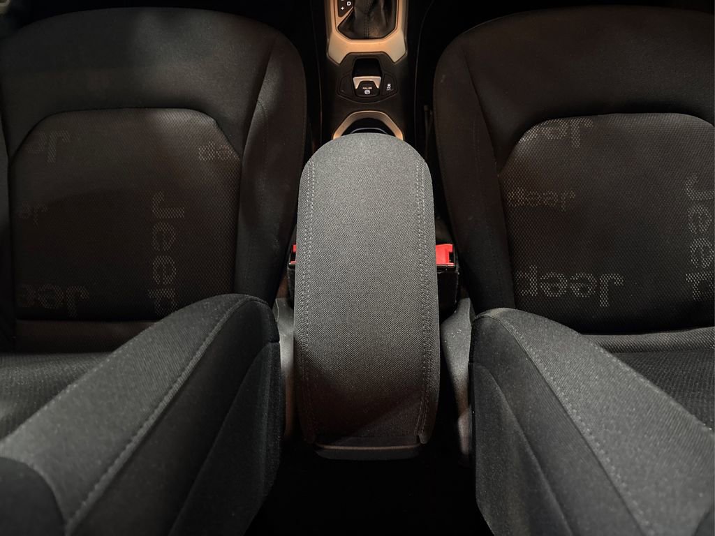 Used 2017 Jeep Renegade Latitude w/ Cold Weather Group image 20