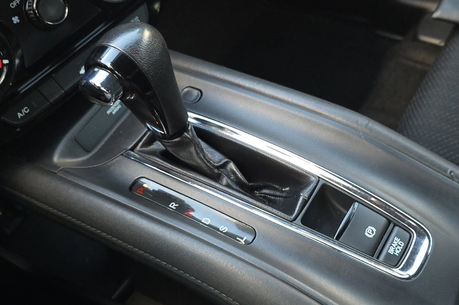 Used 2016 Honda HR-V LX image 27