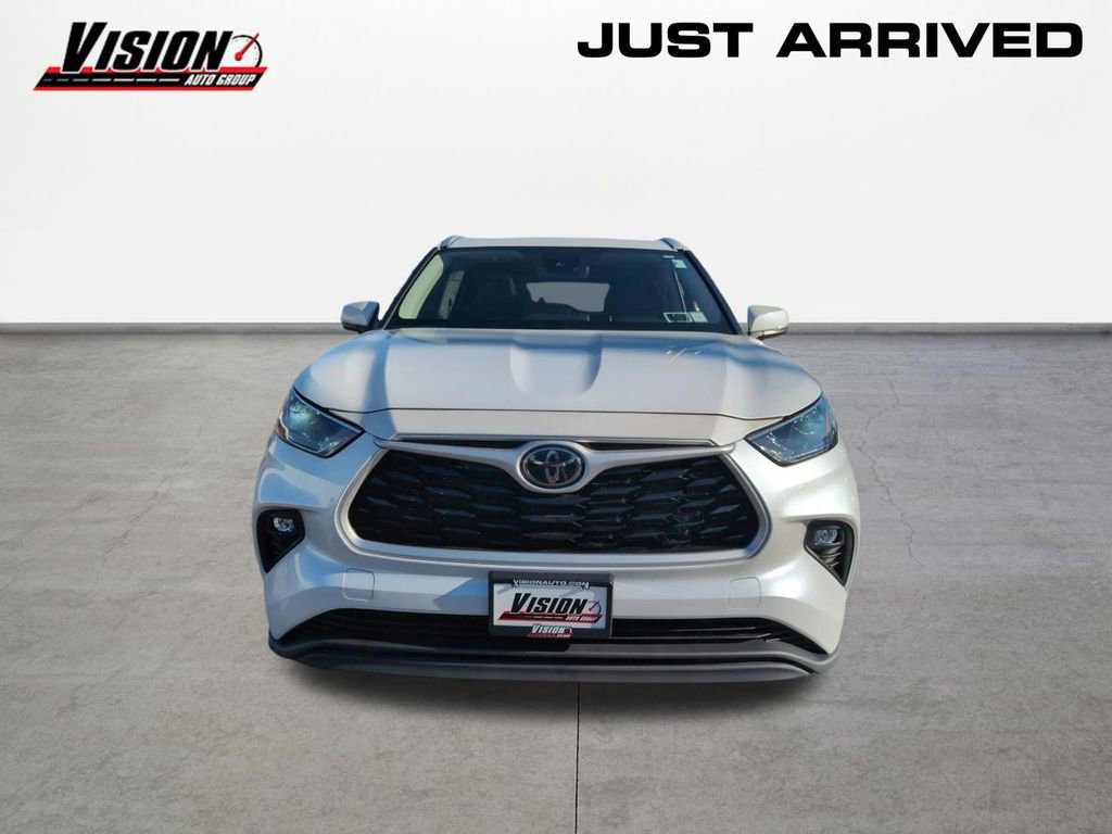 Used 2022 Toyota Highlander XLE video 2
