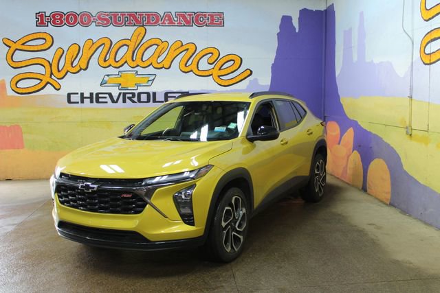 Used 2024 Chevrolet Trax RS w/ Driver Confidence Package FWD image 2