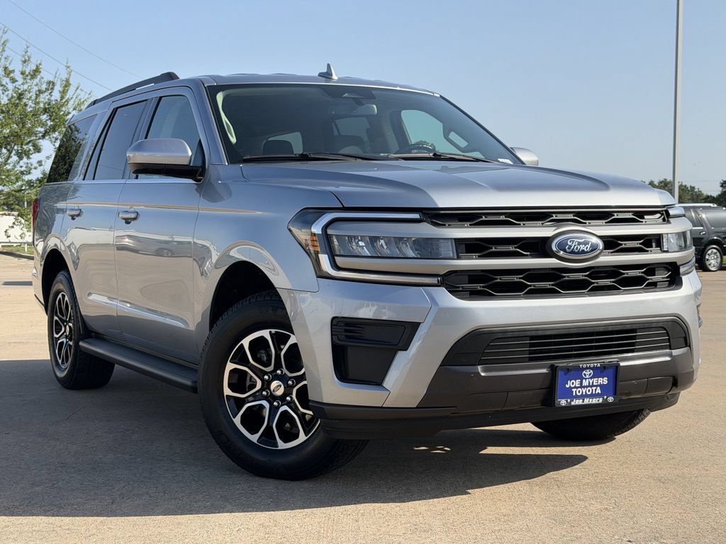 Used 2024 Ford Expedition XLT RWD image 2