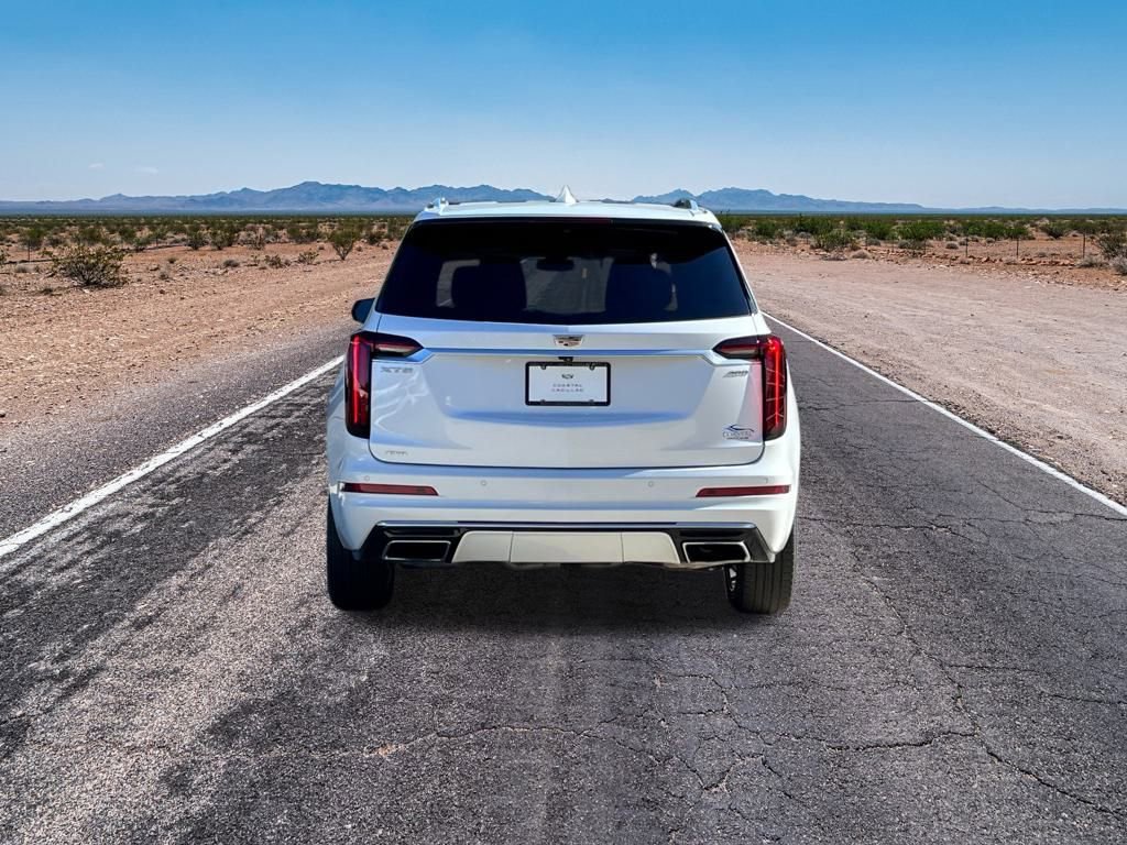 Used 2022 Cadillac XT6 Premium Luxury image 14