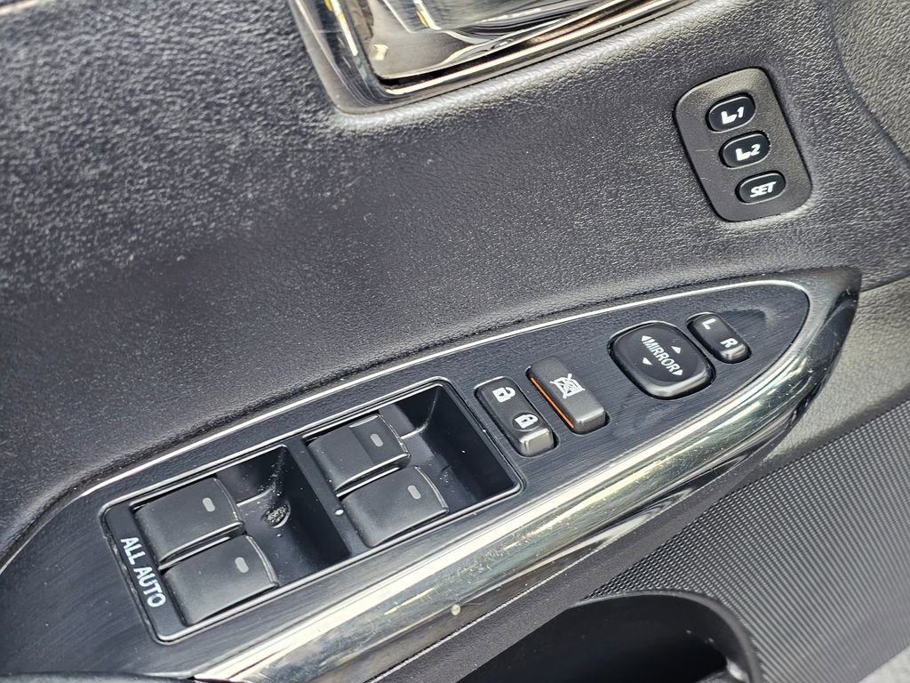 Used 2016 Toyota Avalon Limited image 22