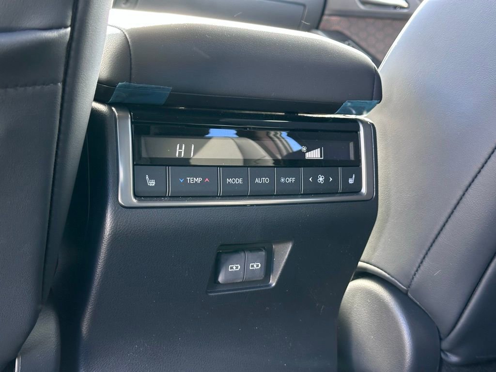 Used 2025 Lexus GX 550 image 23