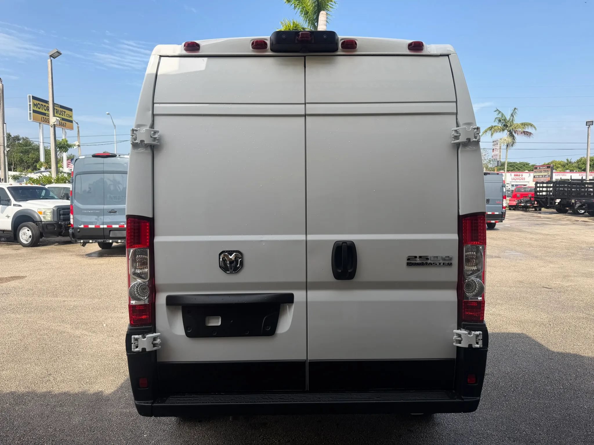 Used 2025 RAM ProMaster 2500 w/ Convenience Group FWD image 4