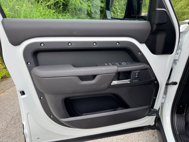 New 2026 Land Rover Defender 110 X-Dynamic SE AWD/4WD image 8