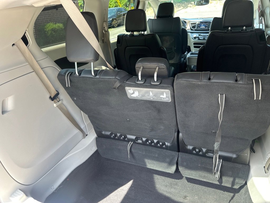 Used 2019 Chrysler Pacifica Touring-L image 39