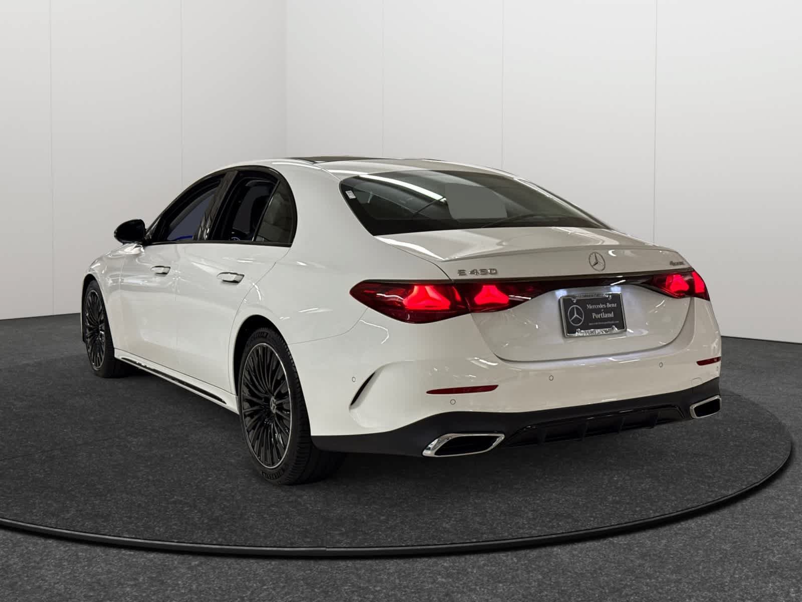 New 2027 Mercedes-Benz E 450 4MATIC Sedan image 5