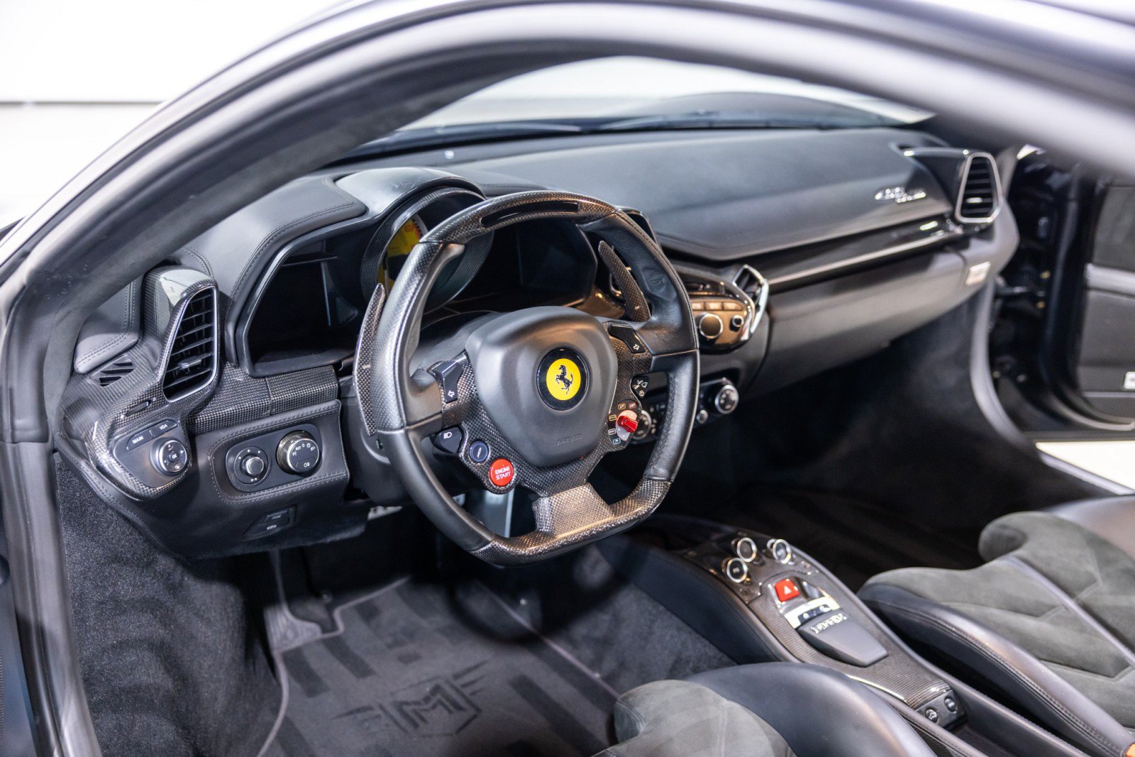 Used 2011 Ferrari 458 Italia Coupe RWD image 38