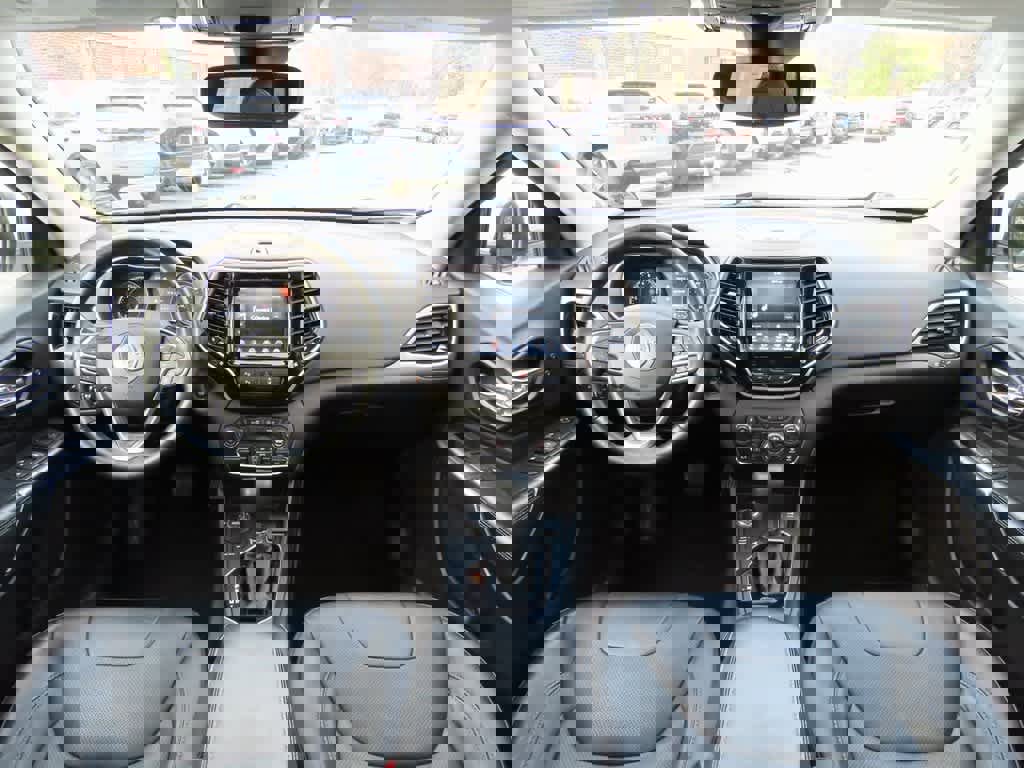 Used 2021 Jeep Cherokee Limited image 21