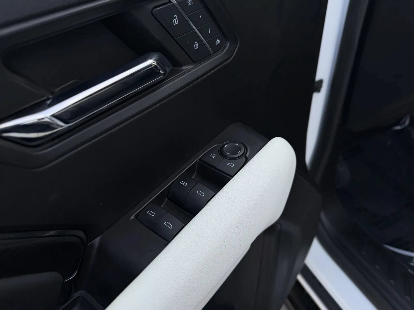 Used 2024 GMC Canyon AT4X AWD/4WD image 28