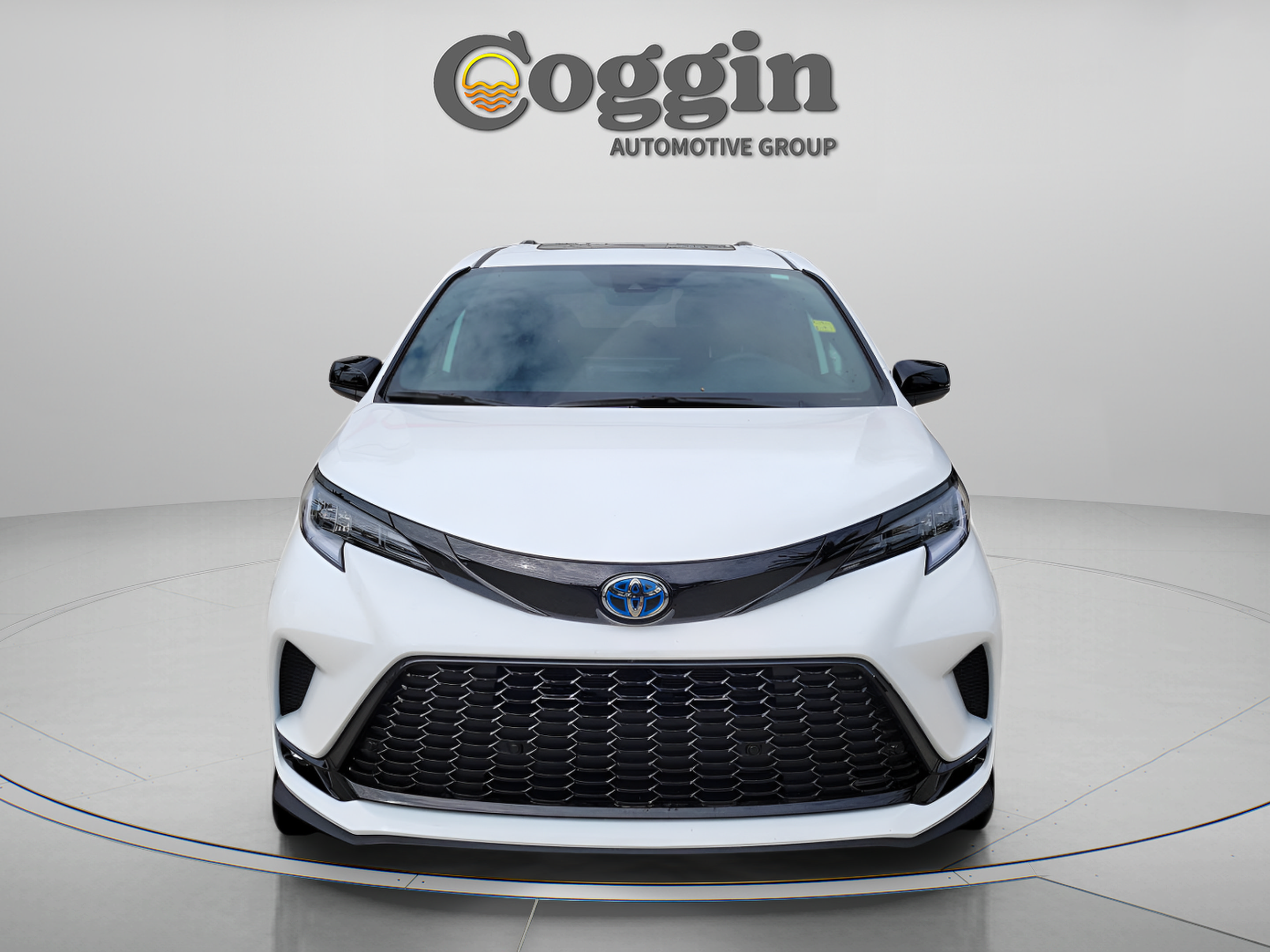 Certified 2025 Toyota Sienna XSE w/ XSE Plus Package AWD/4WD image 6