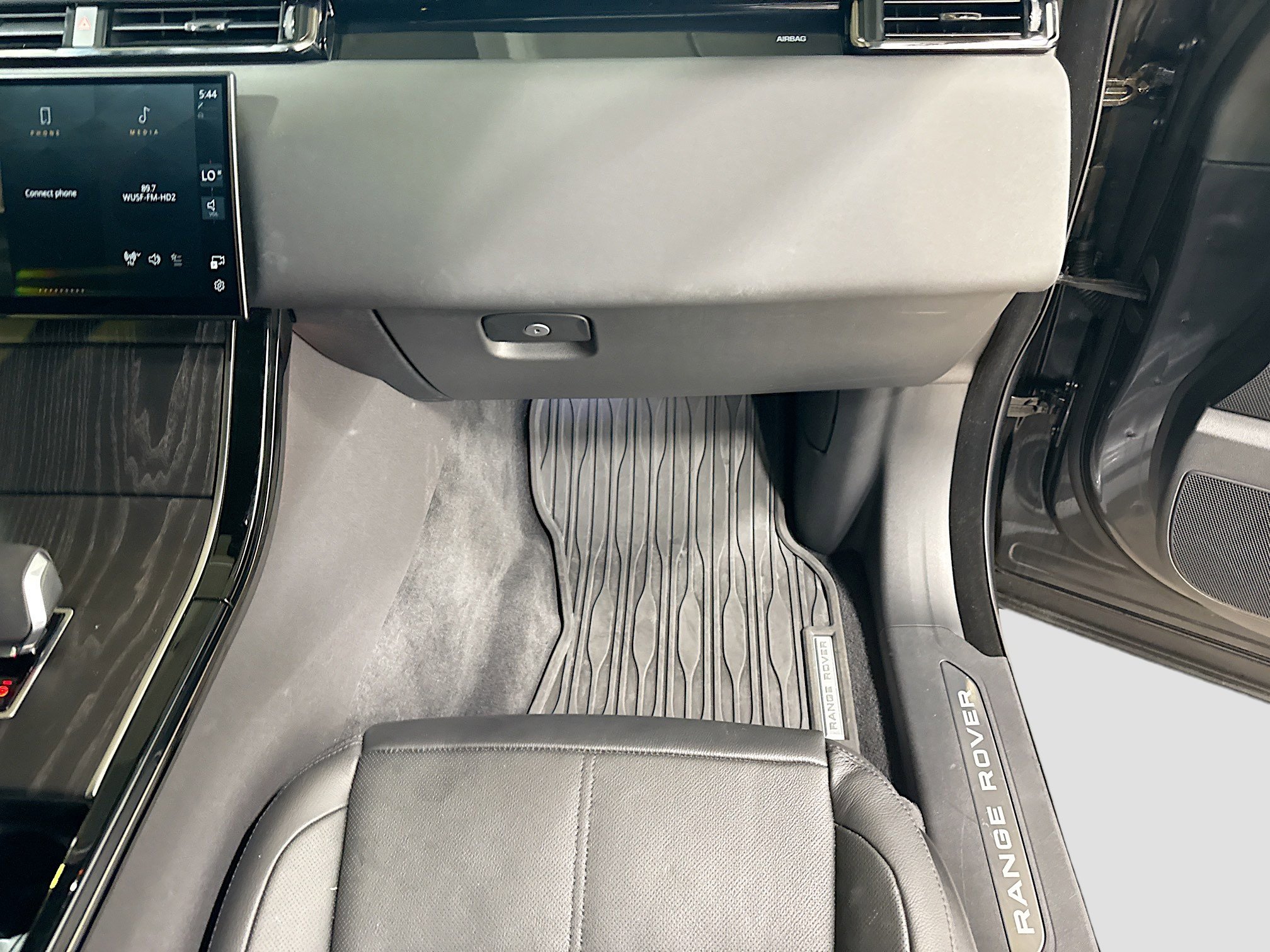 Certified 2026 Land Rover Range Rover Velar Dynamic SE AWD/4WD image 18