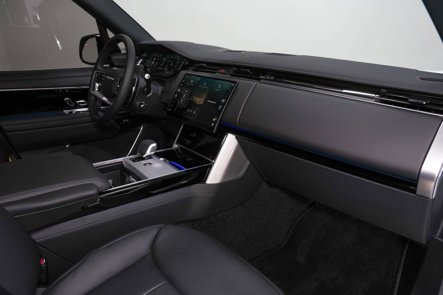 Used 2025 Land Rover Range Rover SE image 34