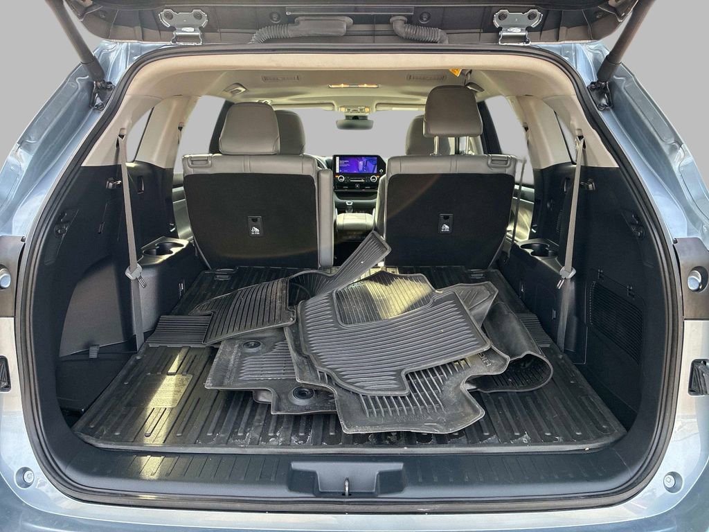 Used 2024 Toyota Highlander XLE image 13