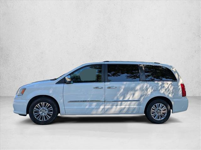 Used 2013 Chrysler Town & Country Limited w/ Luxury Group FWD image 9