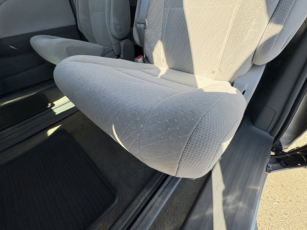 Used 2018 Toyota Sienna LE image 19