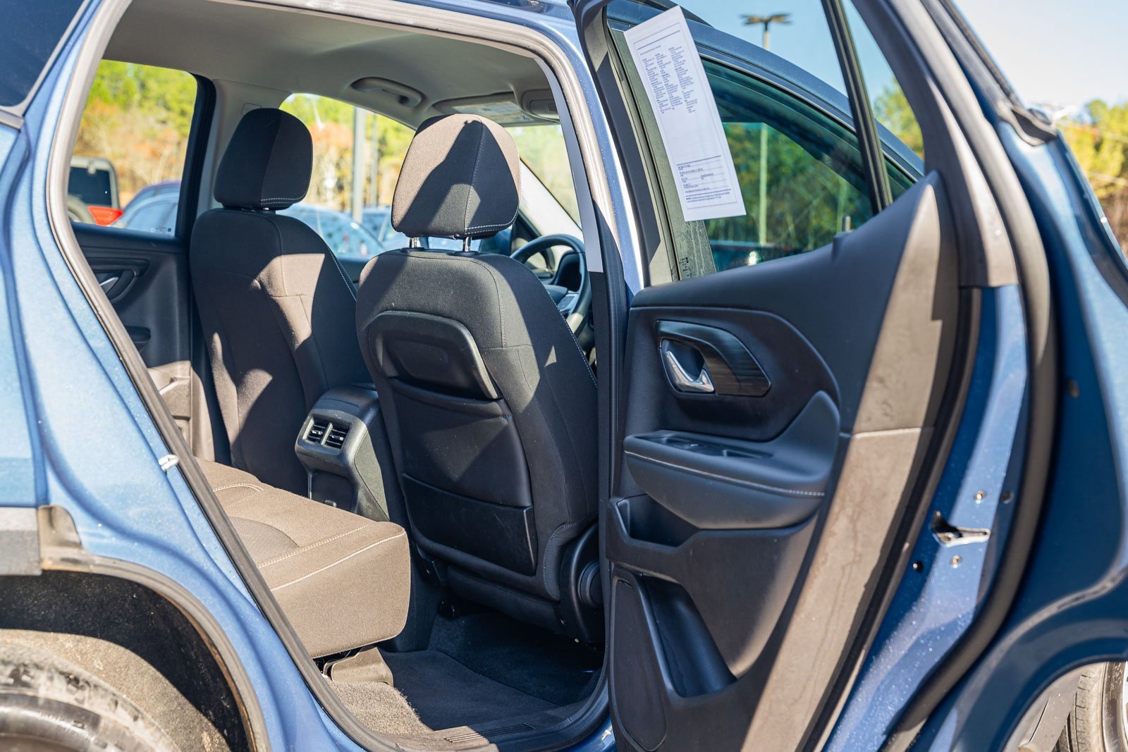 Used 2024 GMC Terrain SLE w/ Driver Convenience Package image 14