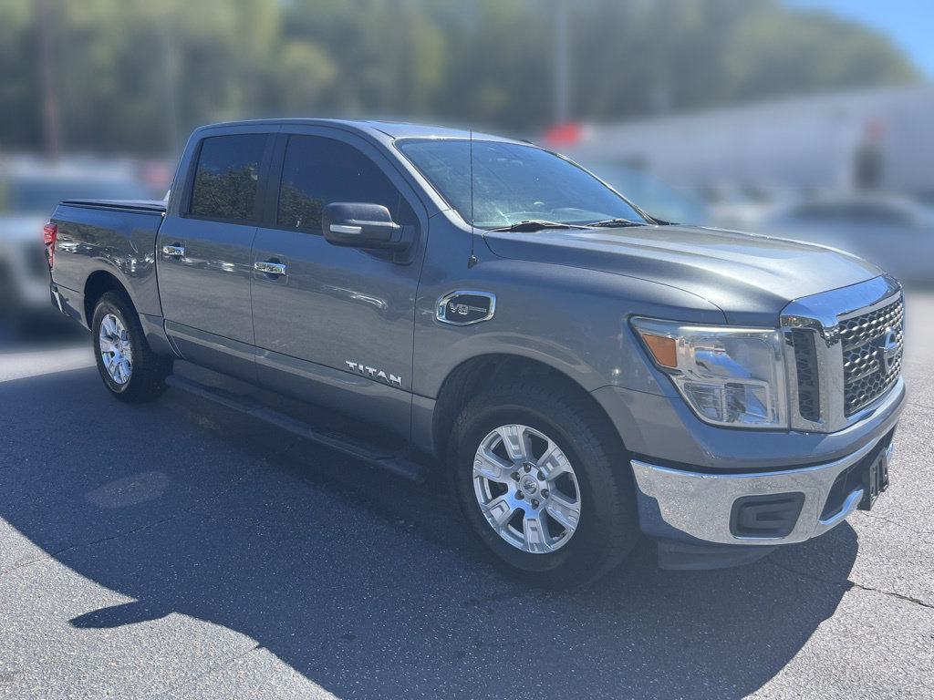 Used 2017 Nissan Titan SV RWD image 3