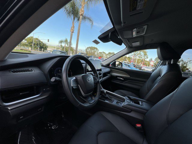 Used 2025 Toyota Grand Highlander AWD image 10